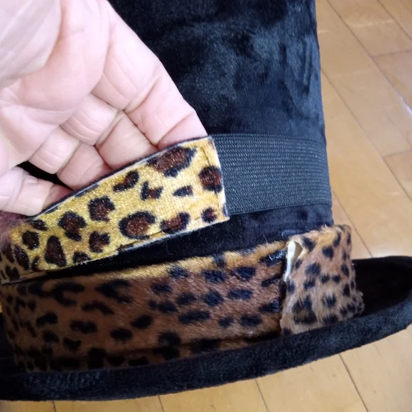 Witch doctor Voodoo top hat leopard print skull bones and feather details - Picture 9 of 11